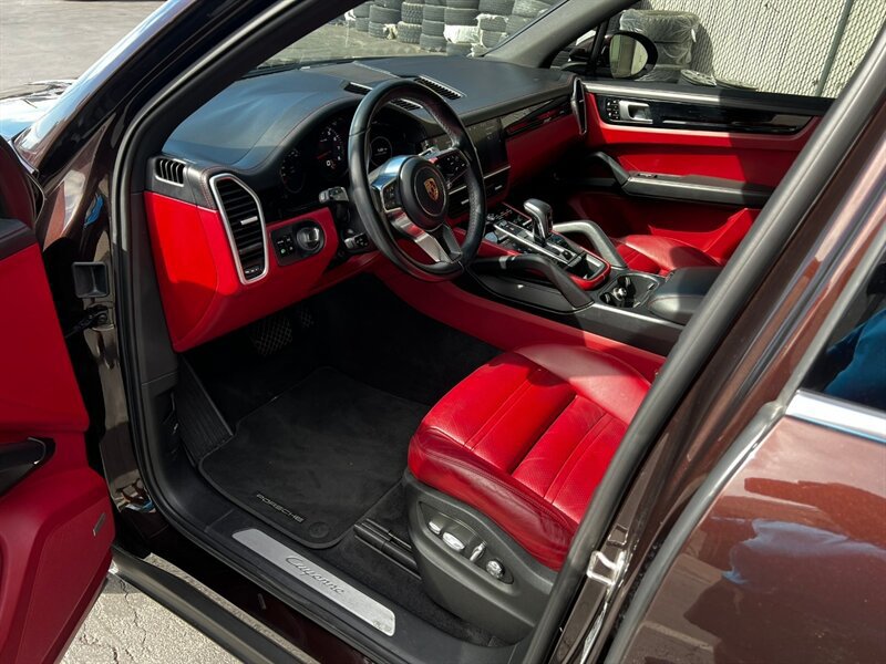 Used 2020 Porsche Cayenne AWD/4WD image 14
