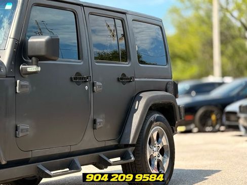 Used 2017 Jeep Wrangler Unlimited Sahara w/ Dual Top Group AWD/4WD image 5