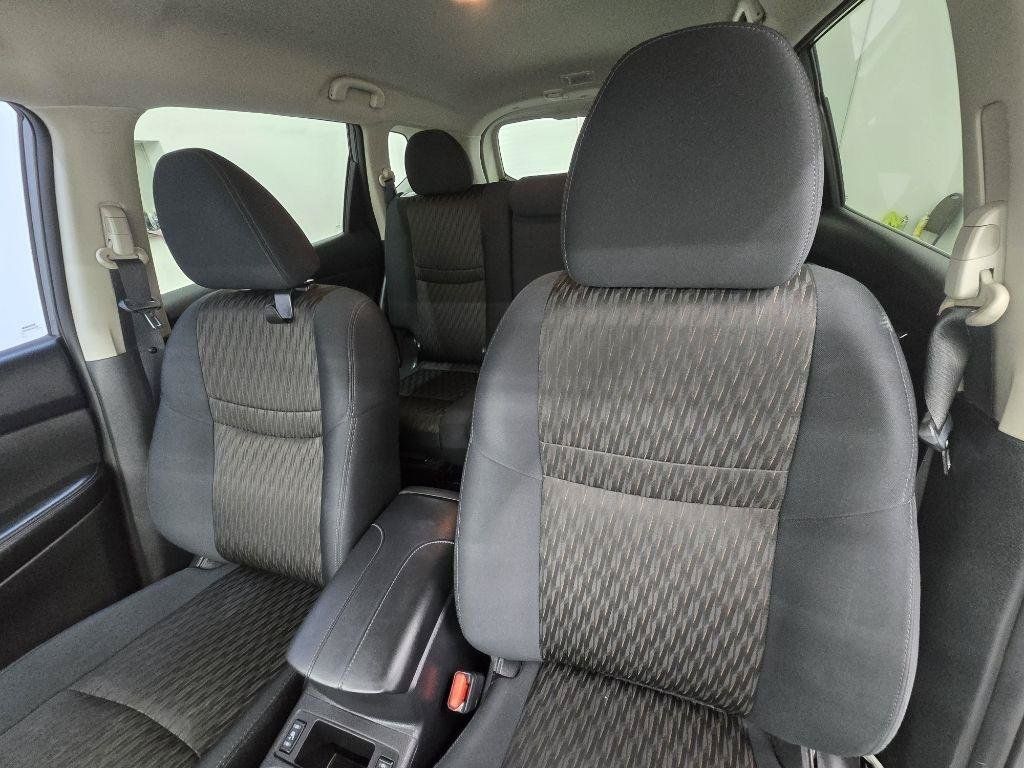 Used 2017 Nissan Rogue SV FWD image 9