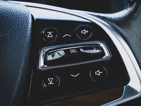 Used 2015 Cadillac Escalade Luxury image 13