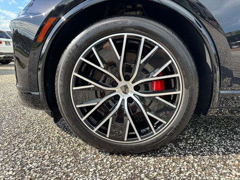 Used 2024 Porsche Macan Turbo Electric AWD/4WD image 32