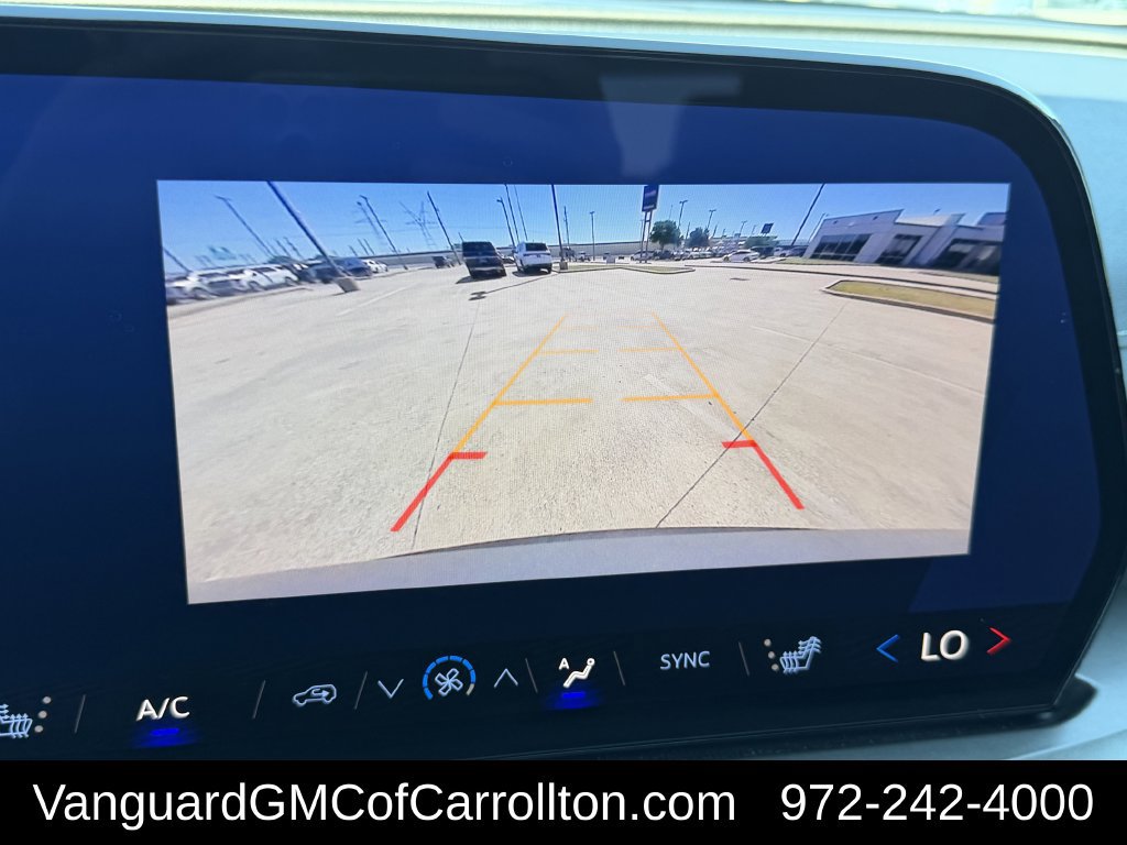 Used 2025 Chevrolet Traverse LT FWD image 18