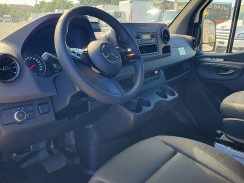 Used 2025 Mercedes-Benz Sprinter 2500 image 10