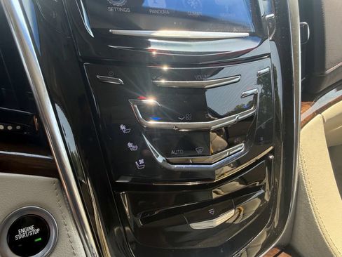 Used 2016 Cadillac Escalade Luxury AWD/4WD image 48