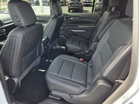 Used 2026 Chevrolet Traverse LT w/ Midnight/Sport Edition FWD image 11