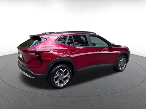 Used 2025 Chevrolet Trax LT w/ LT Convenience Package FWD image 14