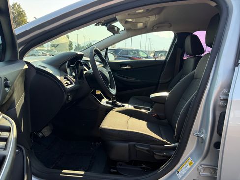 Used 2016 Chevrolet Cruze LT FWD image 11