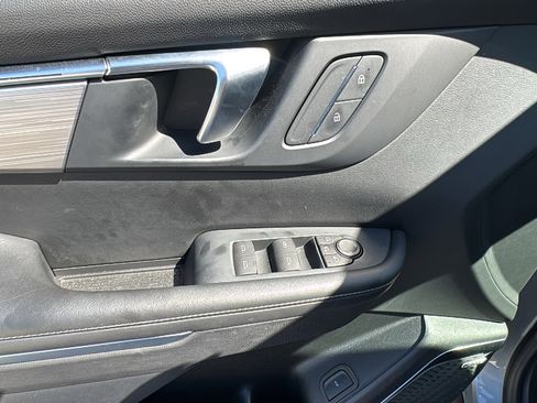 Used 2025 Buick Enclave Preferred w/ Super Cruise Package image 12