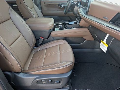 New 2026 Chevrolet Tahoe High Country AWD/4WD image 13