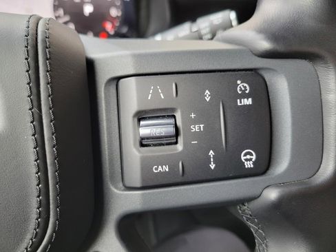 Used 2024 Land Rover Defender 130 X image 29