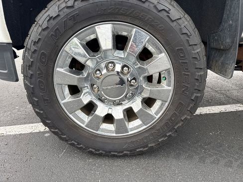 Used 2019 GMC Sierra 2500 Denali w/ Duramax Plus Package AWD/4WD image 31