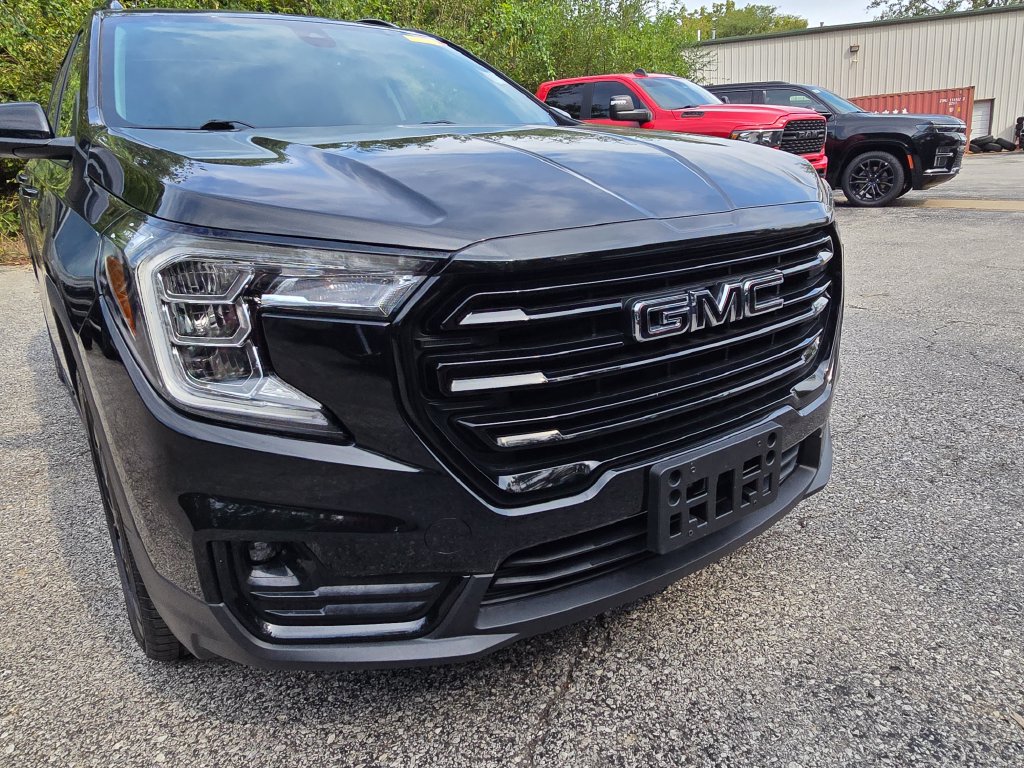 Used 2024 GMC Terrain SLT w/ Elevation Edition AWD/4WD image 11