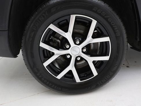 Used 2024 Jeep Grand Cherokee L Limited w/ Luxury Tech Group II image 9