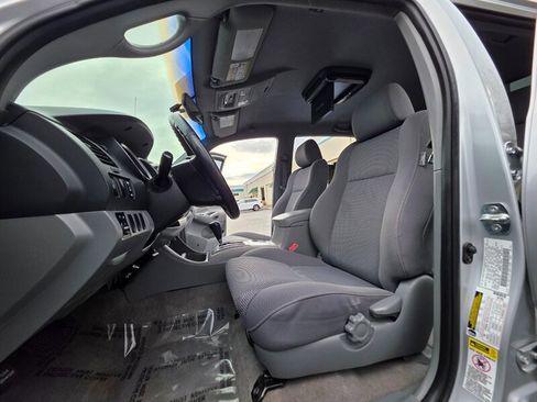 Used 2006 Toyota Tacoma 4X4 DOUBLE CAB V6 LONG BED / D image 13