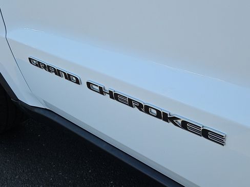 Used 2018 Jeep Grand Cherokee Limited AWD/4WD image 31