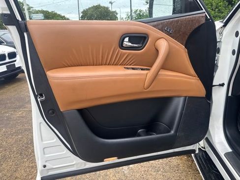 Used 2016 INFINITI QX80 4WD w/ Signature Edition Package image 20