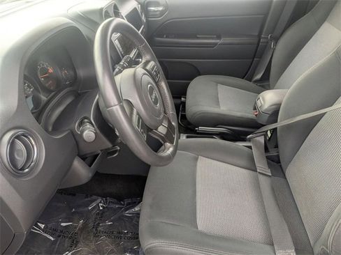 Used 2016 Jeep Patriot Latitude image 13