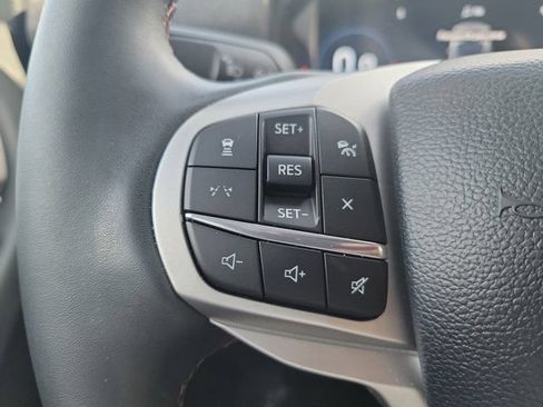 Used 2025 Ford Explorer Active AWD/4WD image 24