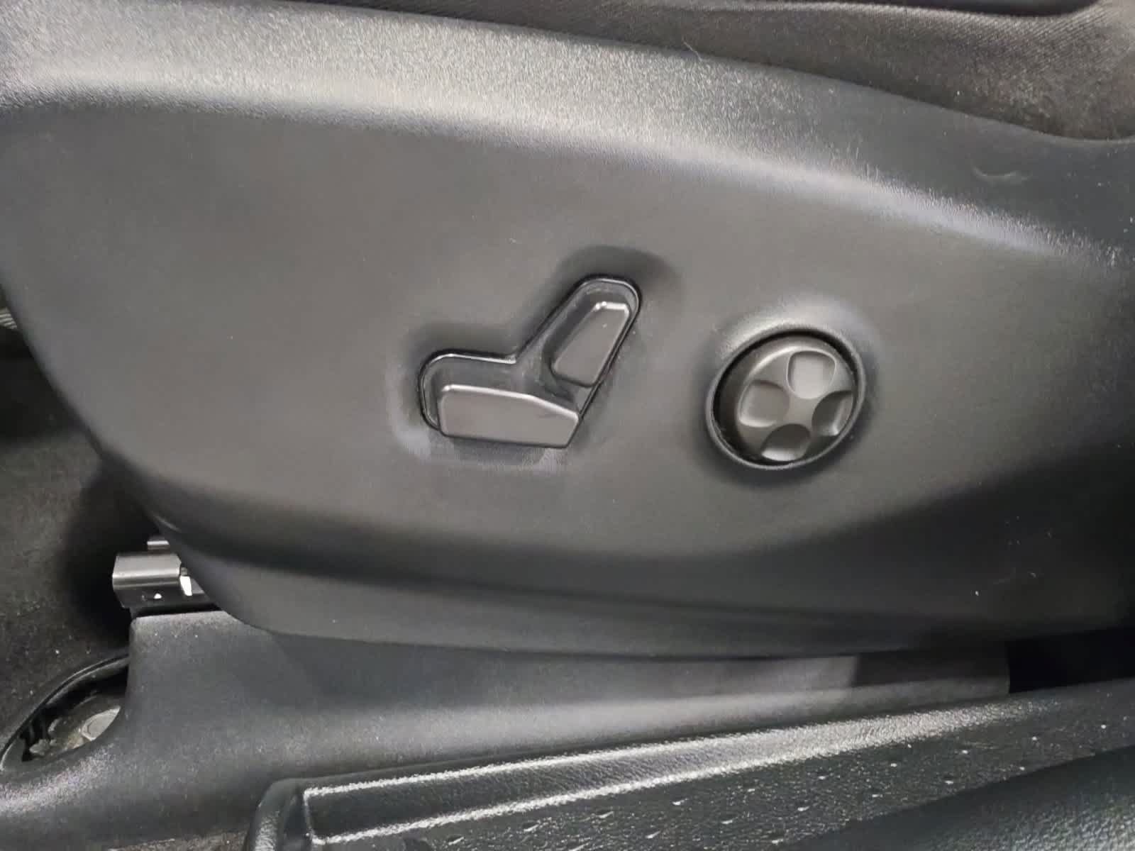 Used 2025 Chrysler Pacifica Limited FWD image 22
