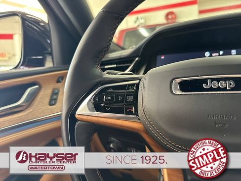 Used 2025 Jeep Grand Cherokee Summit AWD/4WD image 20
