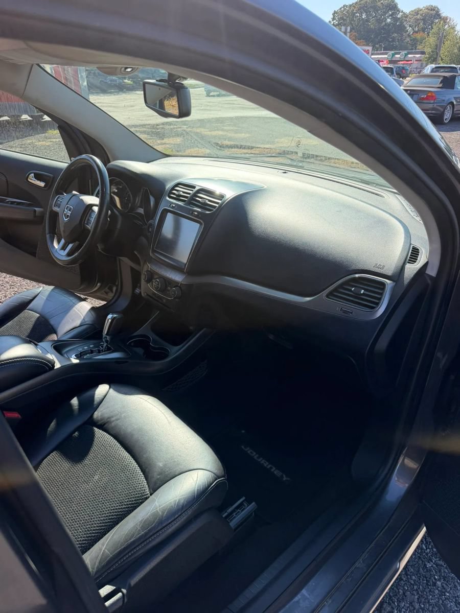 Used 2017 Dodge Journey Crossroad w/ Popular Equipment Group FWD image 12
