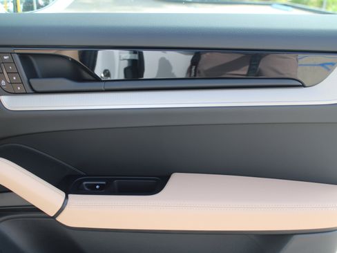 Certified 2026 Porsche Cayenne image 32