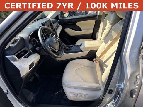 Used 2024 Toyota Highlander XLE AWD/4WD image 14