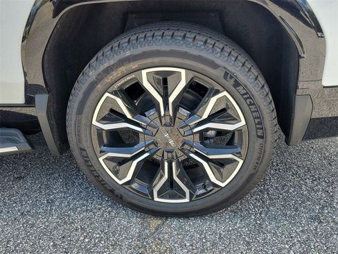 New 2025 GMC Sierra EV Denali image 4