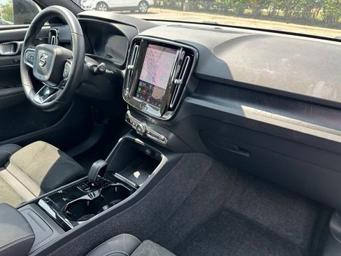 Used 2023 Volvo XC40 Recharge Ultimate w/ Protection Package Premier AWD/4WD image 9