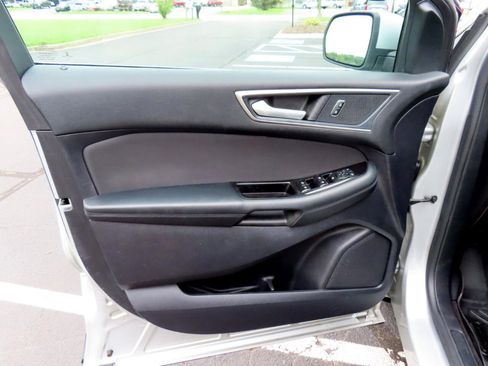 Used 2019 Ford Edge SEL image 16