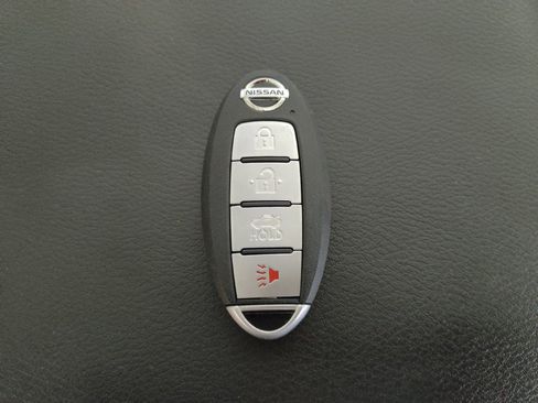 Used 2021 Nissan Versa SV image 32