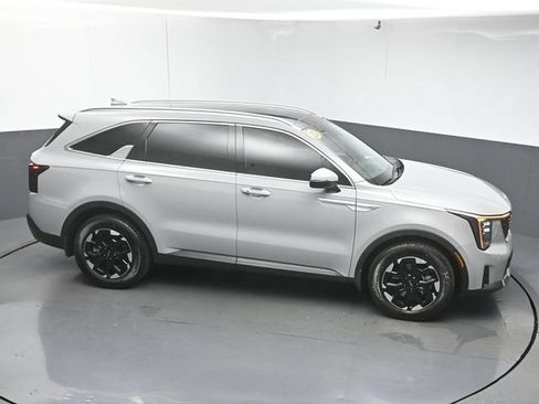 Used 2025 Kia Sorento S w/ Panoramic Sunroof Package FWD image 49