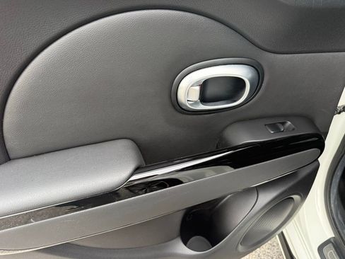 Used 2016 Kia Soul + w/ Soulful Package FWD image 32