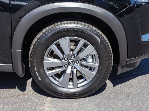 Used 2025 Nissan Pathfinder S FWD image 11