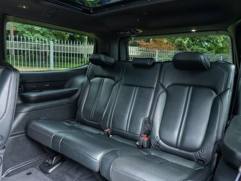 Used 2022 Jeep Wagoneer Series III w/ Premium Group I RWD image 16