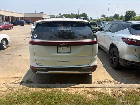 Certified 2024 Kia Carnival SX Prestige FWD image 3