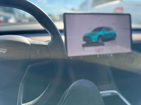 Used 2024 Tesla Model Y Long Range image 7