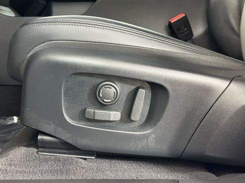 Used 2023 Land Rover Range Rover Evoque R-Dynamic S image 7