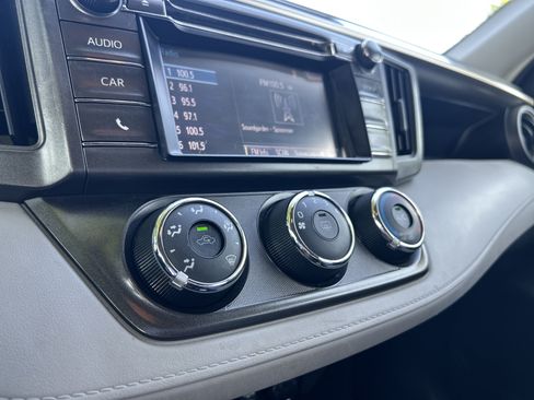 Used 2015 Toyota RAV4 LE FWD image 28