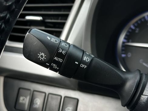 Used 2019 Toyota Highlander XLE image 23