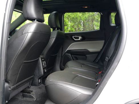 Used 2023 Jeep Compass Limited w/ Sun and Sound Group AWD/4WD image 28