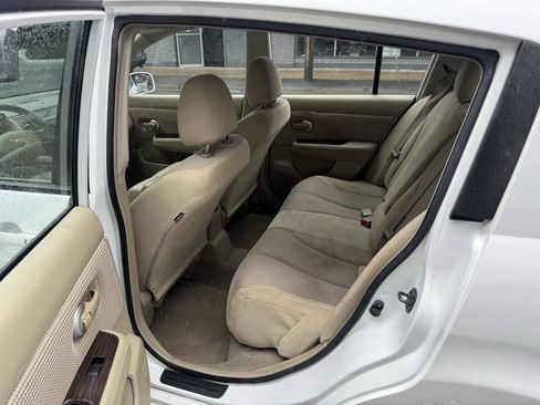 Used 2011 Nissan Versa Hatchback w/ Premium Pkg FWD image 9