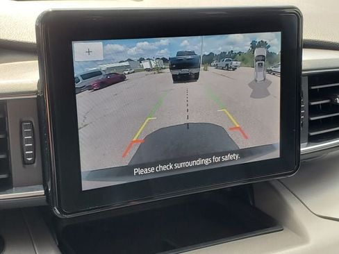Used 2022 Ford Explorer XLT w/ Equipment Group 202A AWD/4WD image 17