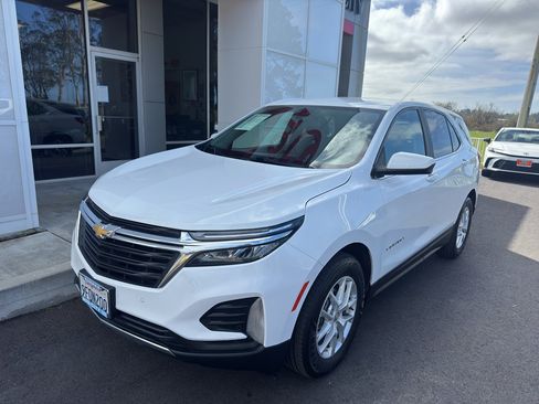 Used 2023 Chevrolet Equinox LT FWD image 2
