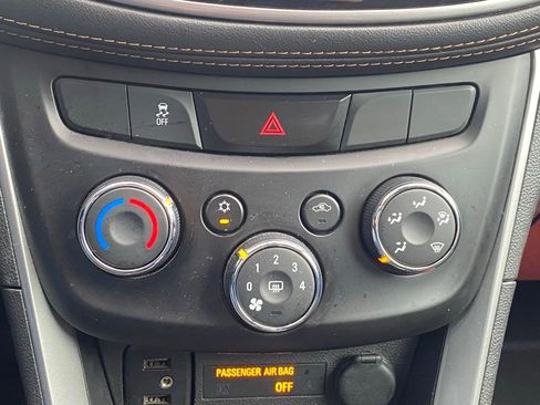 Used 2021 Chevrolet Trax LT w/ Driver Confidence Package image 17