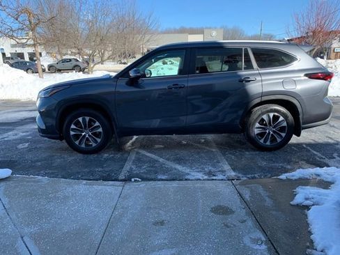 Certified 2025 Toyota Highlander XLE image 7