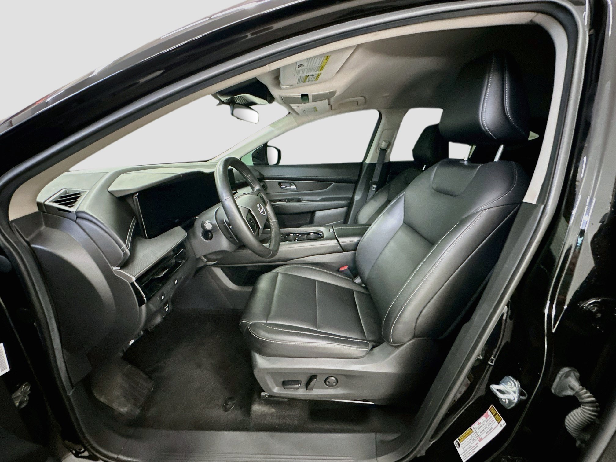 Used 2025 Nissan Murano SV AWD/4WD image 13