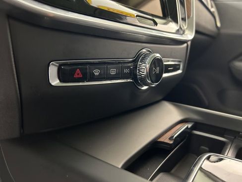 Used 2025 Volvo V60 B5 Cross Country Plus image 20