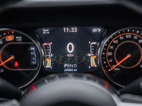 Used 2018 Jeep Wrangler Unlimited Sahara w/ Dual Top Group image 42