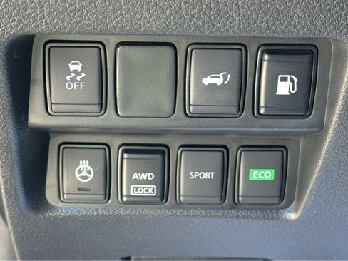 Used 2020 Nissan Rogue SV w/ Premium Package FWD image 6